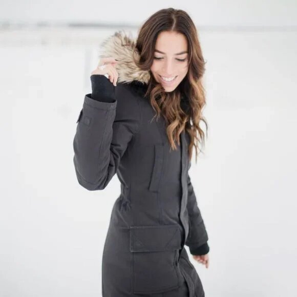 Aritzia TNA Bancroft Parka in Black - Picture 3 of 8